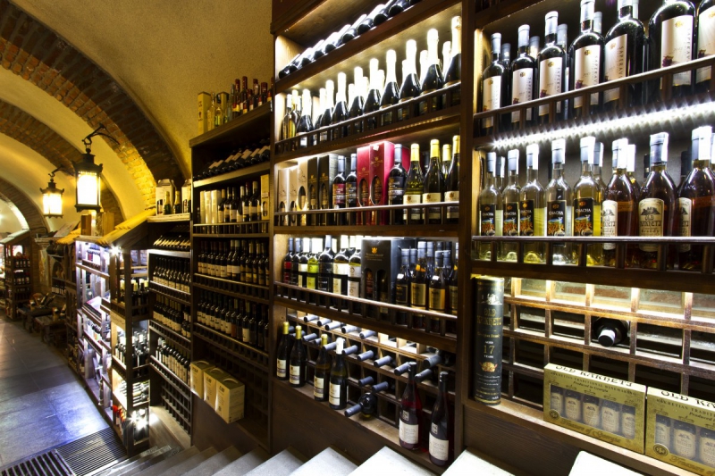bar-CHATEAUDOUBLE-min_world_street_travel_shop_canon_georgia_wine_bottles-429767
